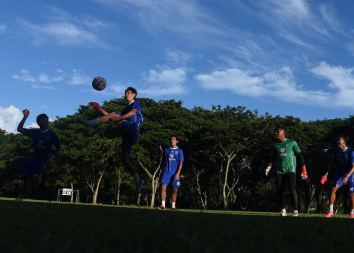 2 Pahlawan Persib Absen Lawan PSBS Biak, Bojan Hodak Siapkan Taktik Khusus, Jadi Debut Gervane Kastaneer? 