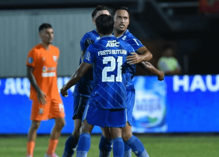 Jadi Pembeda, Bobotoh Puji Penampilan Ezra Walian Saat Lawan Borneo FC, 'Ezra Lagi, Ezra Lagi'