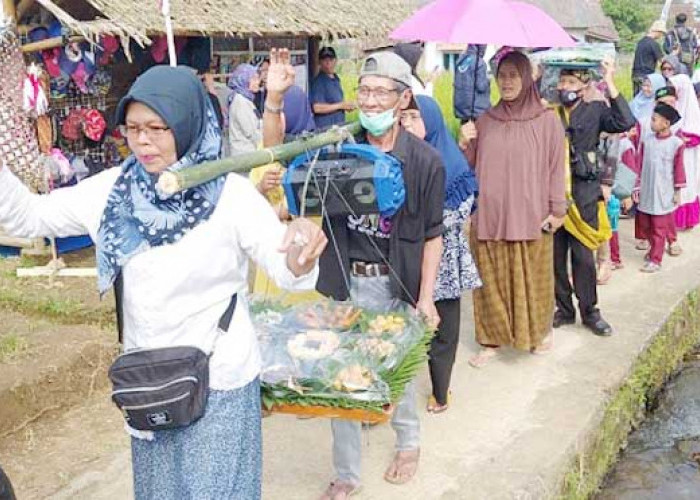 Desa Cisayong Lestarikan Budaya Sunda melalui Festival Kolecer