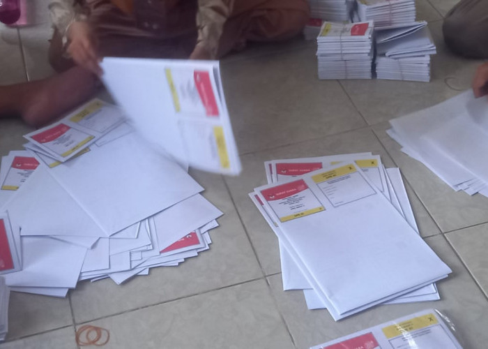 KPU Pangandaran Musnahkan Surat Suara yang Rusak Sehari Sebelum Pencoblosan