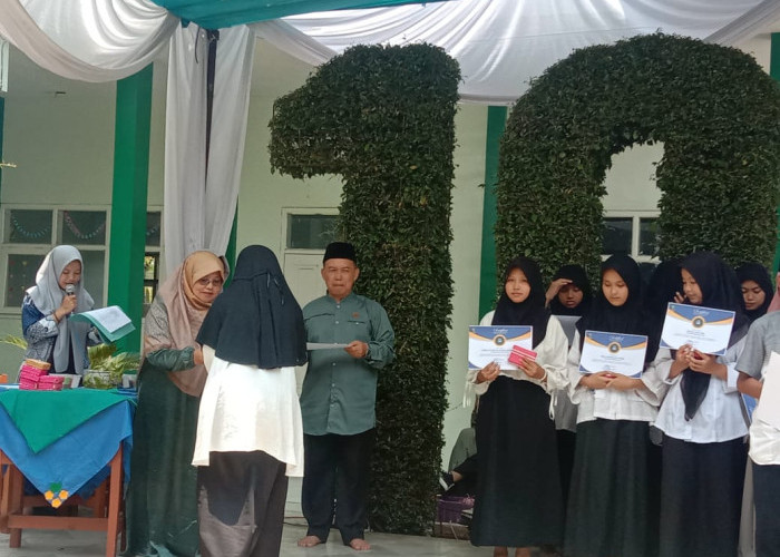 40 Siswa MTsN 10 Tasikmalaya Wisuda Tahfiz Quran saat Momentum Milad Ke-28 