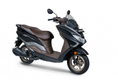 Perbandingan Honda Forza 250 vs Suzuki Burgman 200 untuk Touring Jarak Jauh