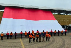 Ciamis Bentangkan Bendera Merah Putih Raksasa, Warga Diajak Kibarkan Merah Putih Selama Agustus