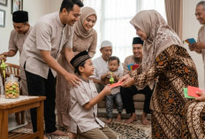 Orang Tua Wajib Tahu! Ini Etika Penting Yang Harus Diajarkan Kepada Anak Saat Menerima Amplop Lebaran 