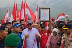 Rekor MURI, 2.681 Bendera Merah Putih Berkibar di Kawah Galunggung