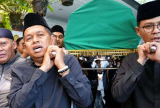 KDM Lepas Jenazah Mantan Gubernur Jabar Danny Setiawan