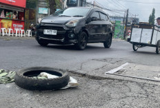 Lubang Jalan Dekat Pool Primajasa Tasikmalaya Jadi Ancaman Senyap, Warga Harap Perbaikan Serius