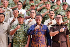 Menko Polkam Djamari Chaniago Tekankan Komunikasi dengan Masyarakat untuk Jaga Stabilitas Jawa Barat