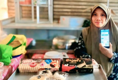 Bangkit dari Keterbatasan, Usaha Kue Tantiningsih Mampu Topang Ekonomi Keluarga Berkat Sinergi Holding UMi