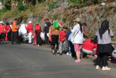 Jalan Sehat di Garut Berujung Aksi Bersih, 344 Kg Sampah Plastik Berhasil Dikumpulkan