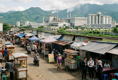 Ekonomi Jalanan vs Industri: Mengapa UMKM Ramai Tapi Indonesia Belum Benar-Benar Tumbuh?