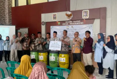 MBK Ventura dan Baznas Salurkan 60 Pasang Tong Sampah di Ciawi, Warga Juga Dapat Edukasi Keuangan
